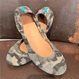 Tieks Calouflage camo and gold vegan size 11
